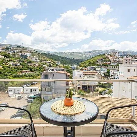 Ama's 2br Ap 6 Parking, Balcony & Kitchen