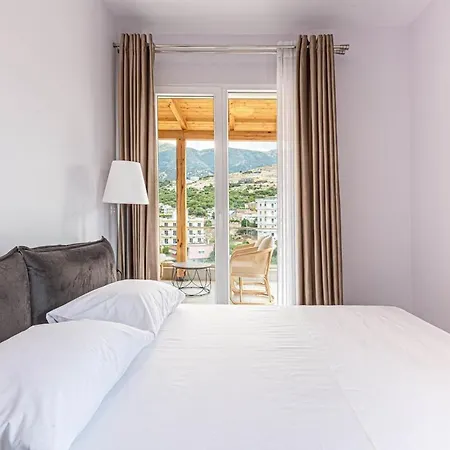Ama's 2br Ap 6 Parking, Balcony & Kitchen * Himare